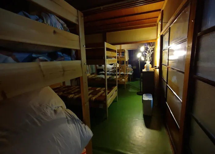 日本一しょぼいゲストハウス ウタラといかん Poor And Shabby Guesthouse \